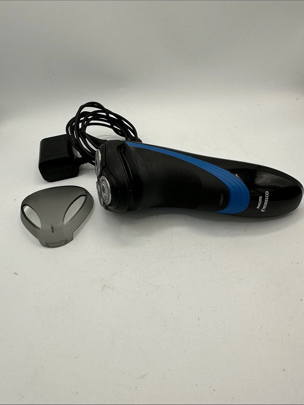Philips Norelco S1560 rechargeable shaver with pop-up trimmer